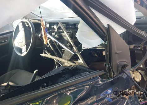 2018 Toyota Corolla Le из США, поврежденный, VIN 2T1BURHE0JC026607